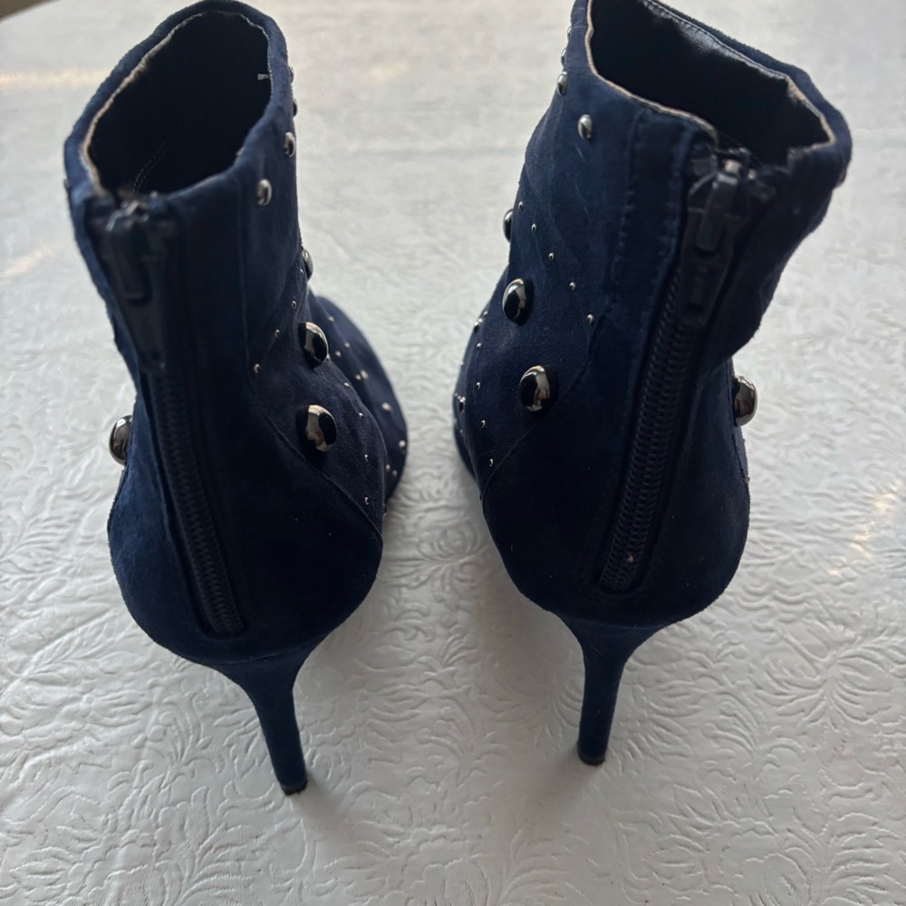 ❤️2/$15 or 3/$21❤️Metaphor Navy Blue Studded Ankle Boots, Size 8 - Picture 8 of 14